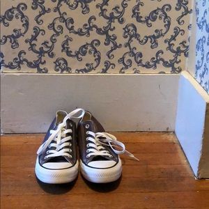 Women’s 7.5/Men’s 5.5 Grey Low Top Converse